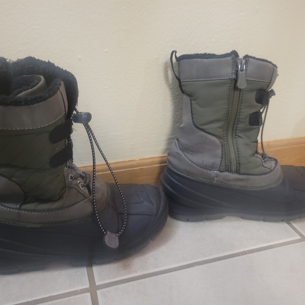 Cozy Green and Black Kids' Snow Boots